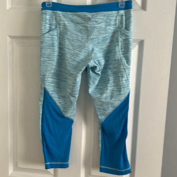 Lululemon Beach Runner Crop - Size 6 - Picture 5 of 7
